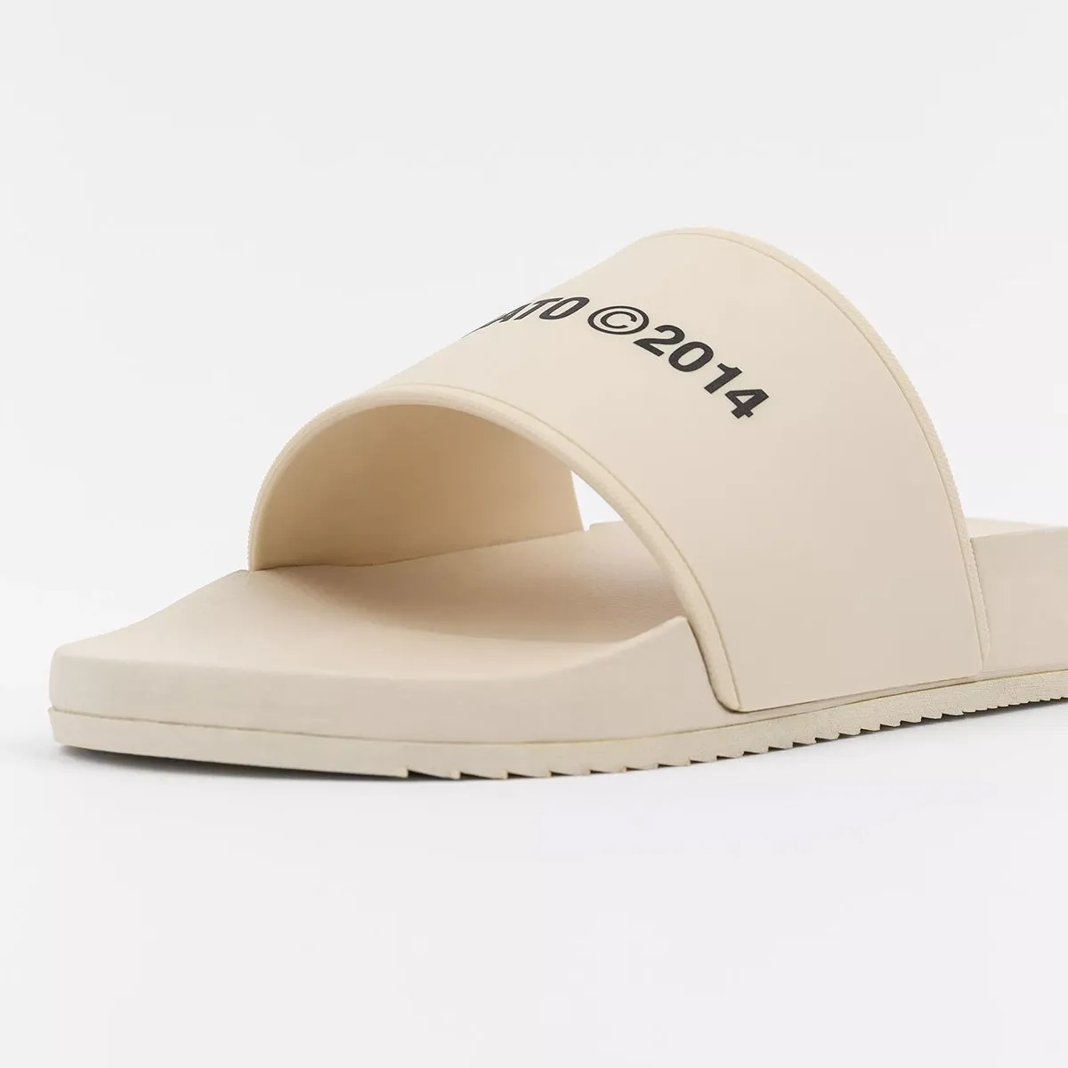 Axel Arigato - Logo Pool Sliders in Beige