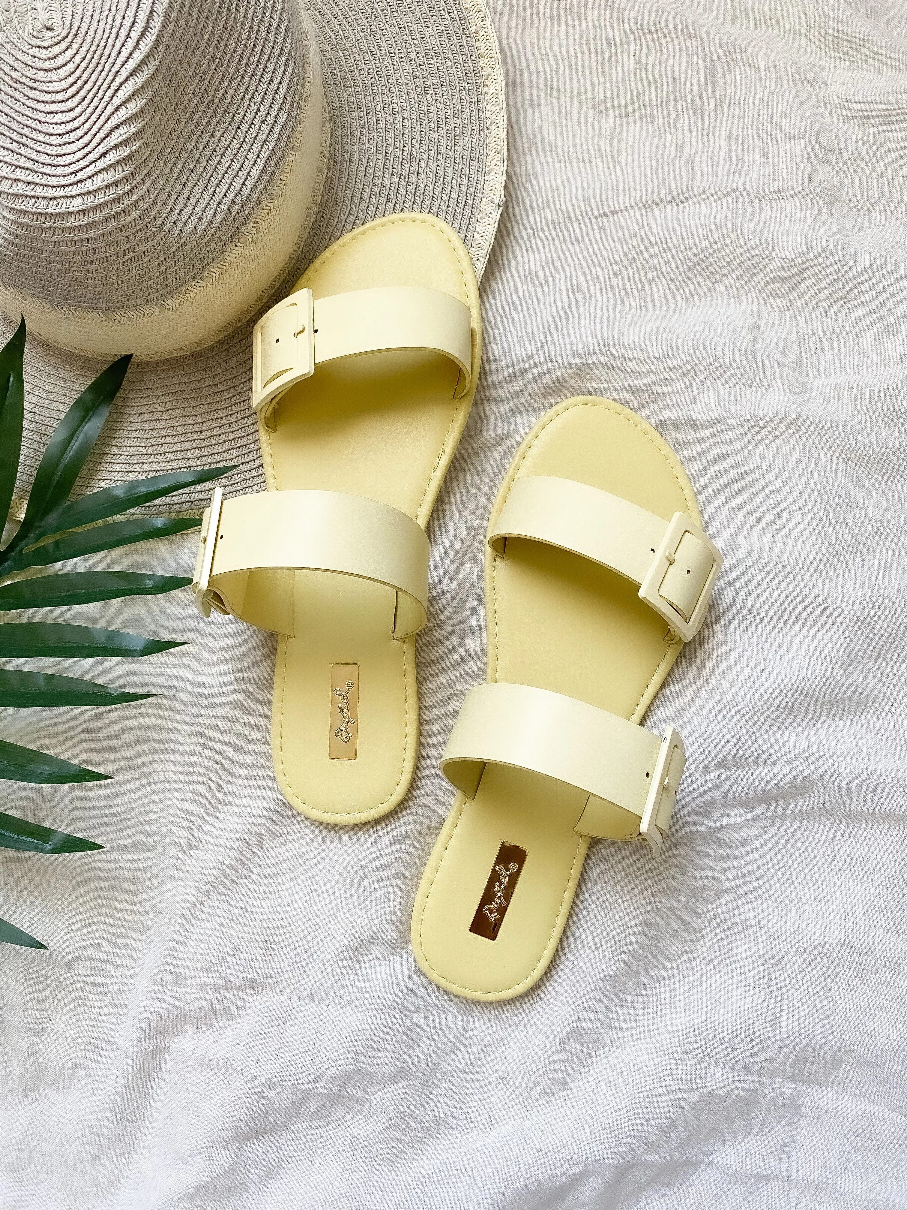 beach day sandals