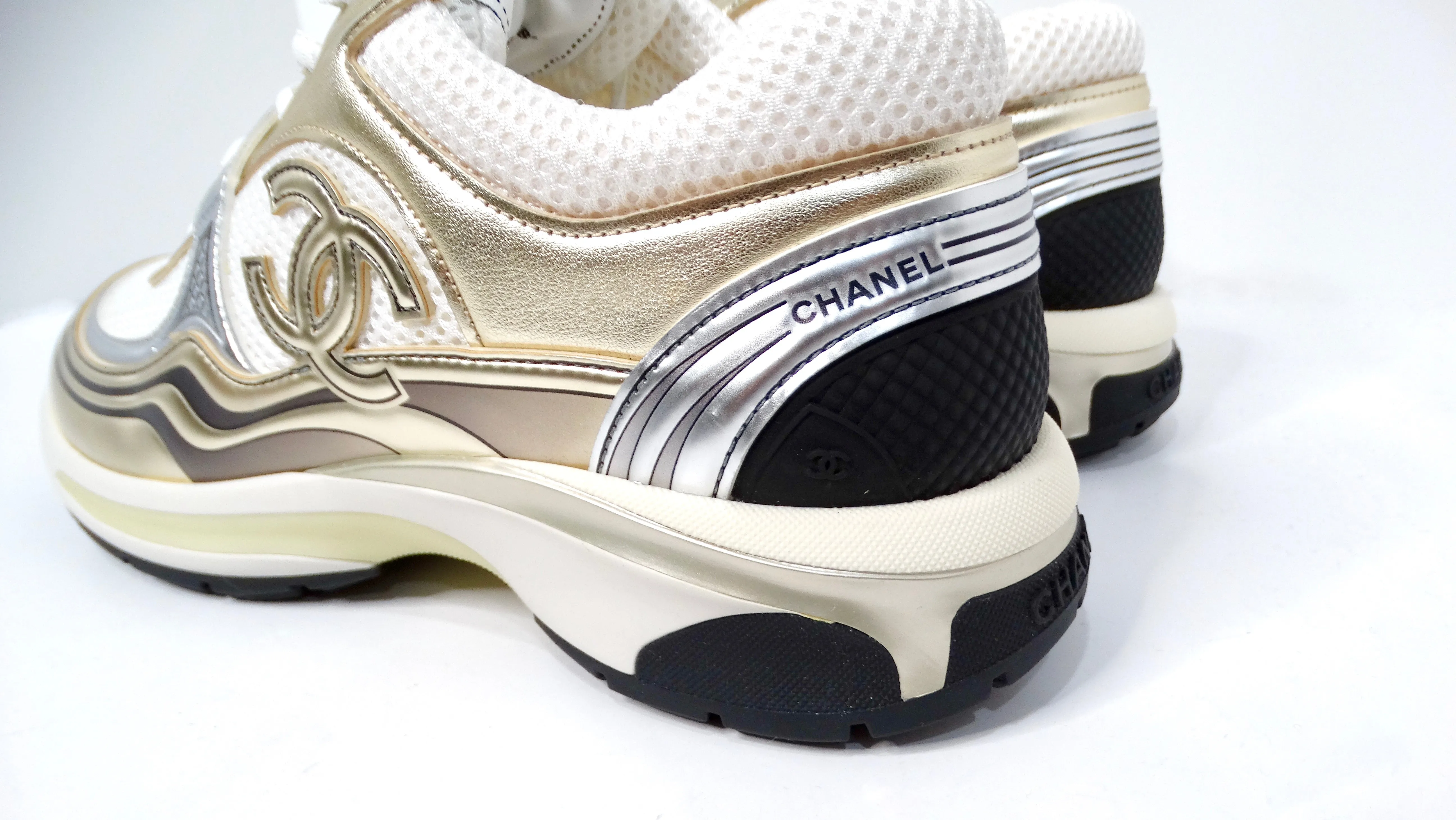 Chanel Metallic Calfskin Stretch Interlocking CC Low-top Sneakers